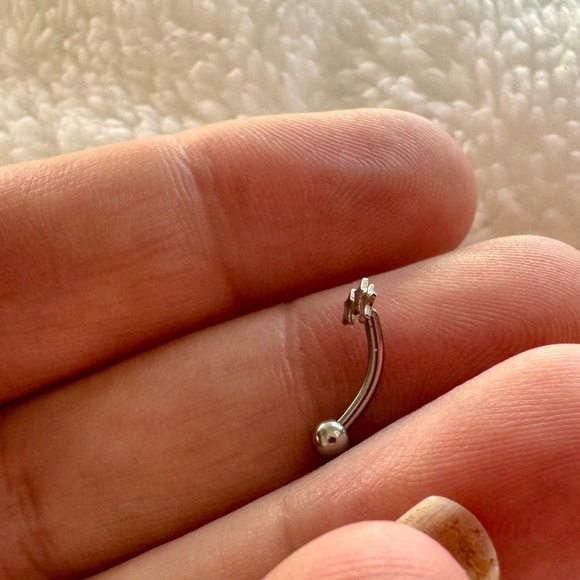 Triple Star Curved Barbell. 16g. - Picture 8 of 8